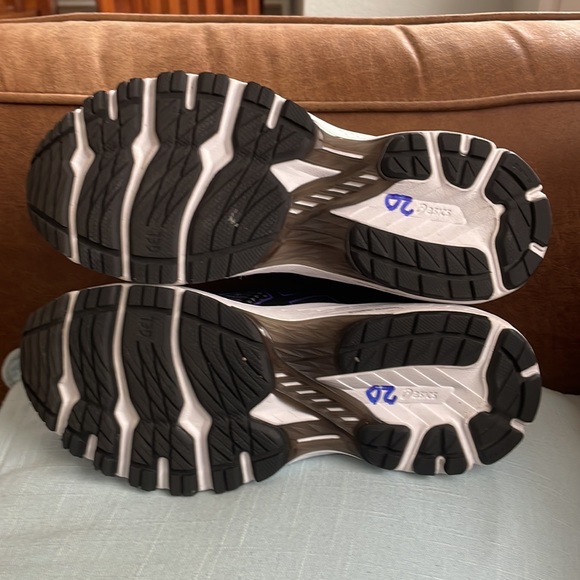 ASICS - Picture 7 of 7